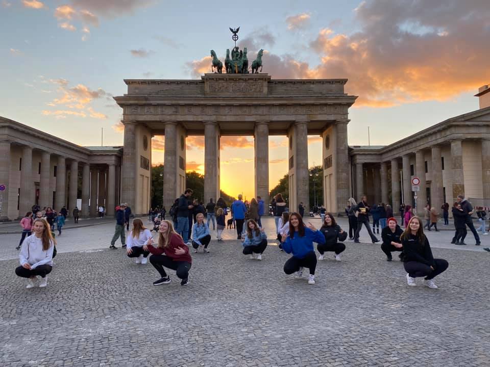 Dans på Brandenburger Tor