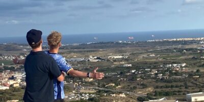 Two Ranum Efterskole students looking out over a beautiful view