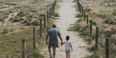 A child goes to the beach